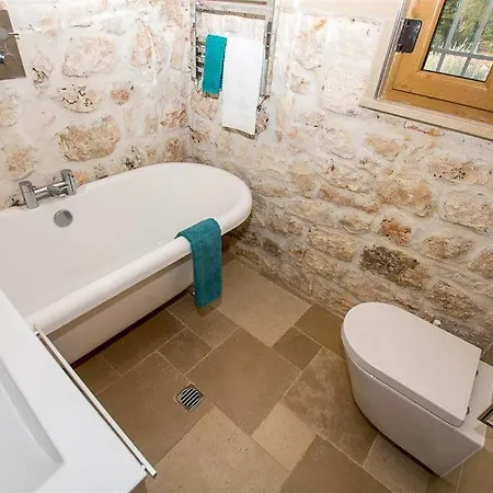 Sleeps 4 Pool Wifi كاروفينيو