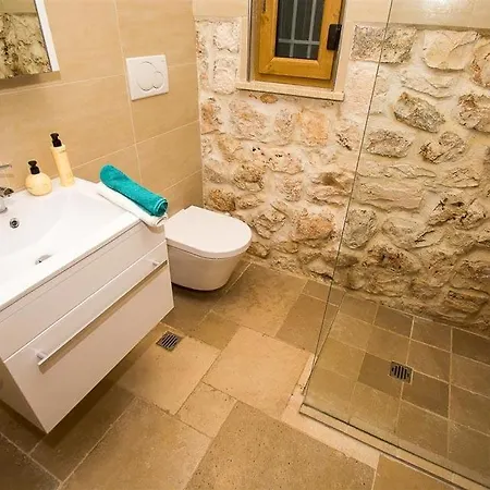 Sleeps 4 Pool Wifi * كاروفينيو